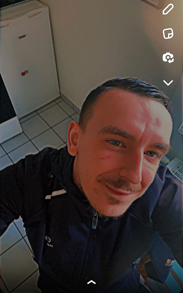 Meng - Site gay gratuit à Ziefen Profil de Meng, 24 ans, Site gay gratuit à Ziefen (Bâle-Campagne)