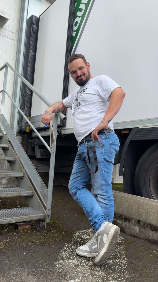 Omar - Site gay gratuit à Unterentfelden Profil de Omar, 28 ans, Site gay gratuit à Unterentfelden (Argovie)