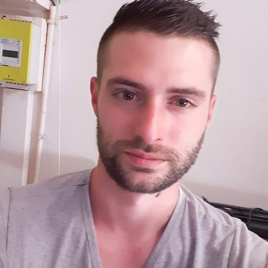 Bendji - Site gay gratuit à Carena Profil de Bendji, 33 ans, Site gay gratuit à Carena (Tessin)