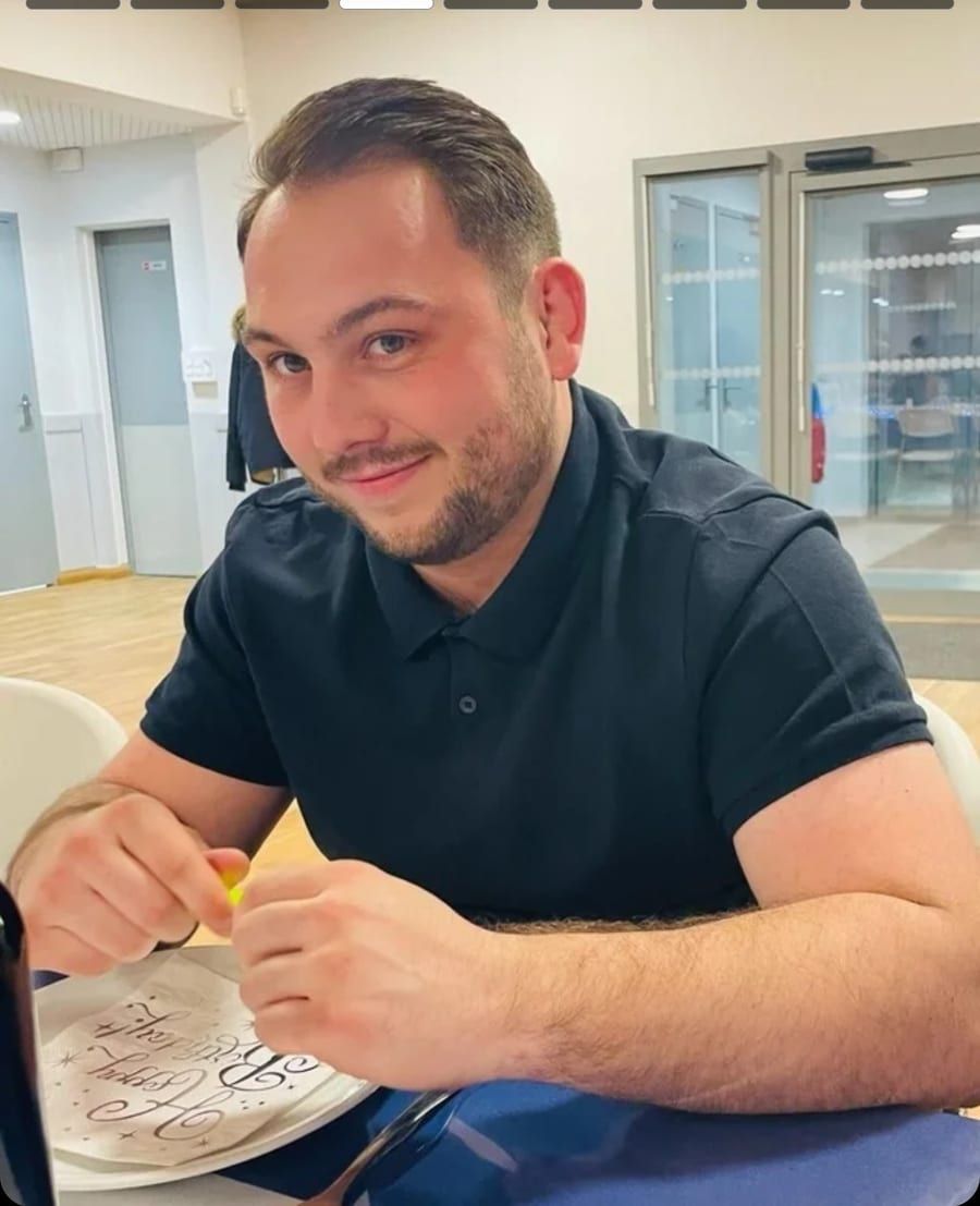 Adim - Site gay gratuit à Mex VS Profil de Adim, 22 ans, Site gay gratuit à Mex VS (Valais)