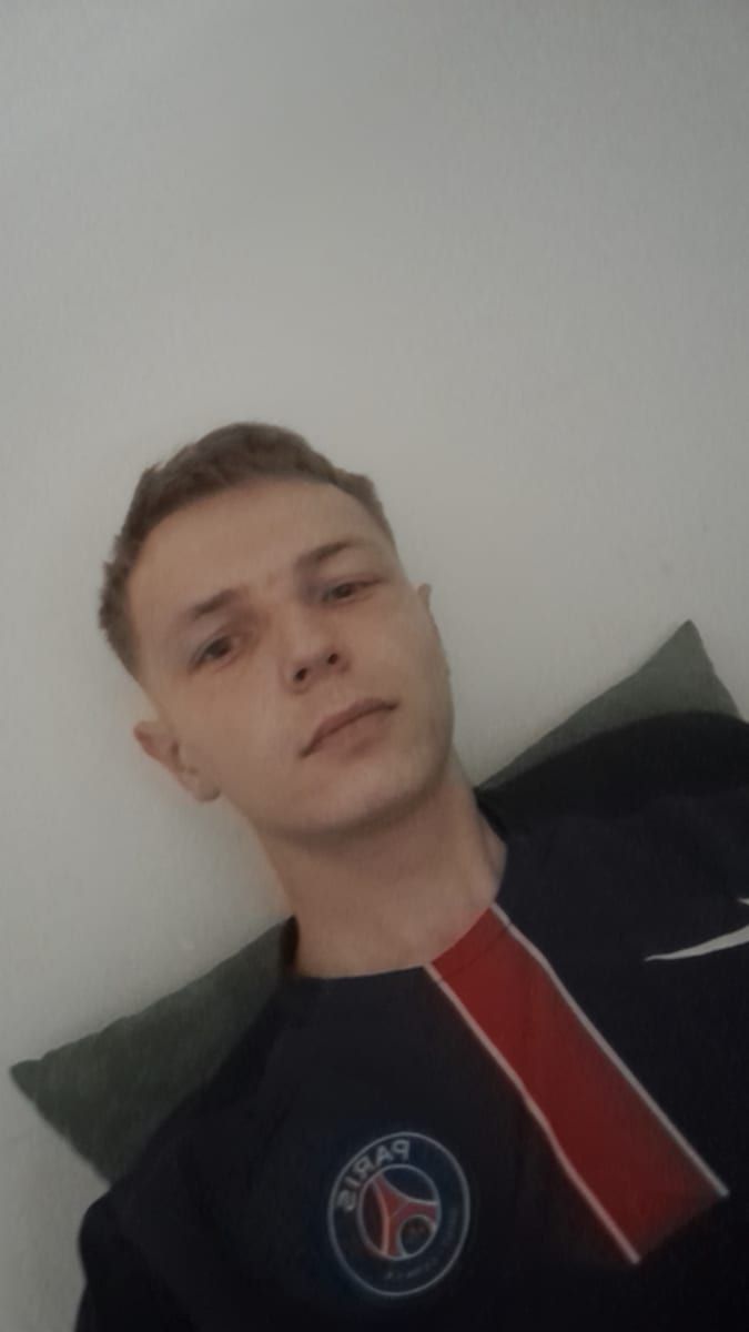 Kadri - Site gay gratuit à Valendas Profil de Kadri, 36 ans, Site gay gratuit à Valendas (Grisons)