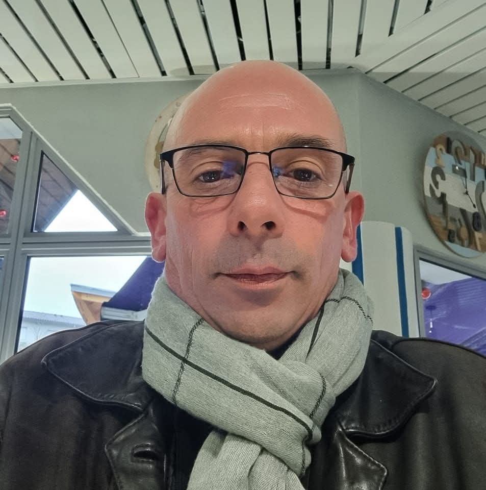 Isai - Site gay gratuit à Grenilles Profil de Isai, 23 ans, Site gay gratuit à Grenilles (Fribourg)