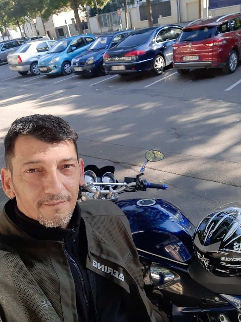 Emilian - Site gay gratuit à Les Collons Profil de Emilian, 37 ans, Site gay gratuit à Les Collons (Valais)