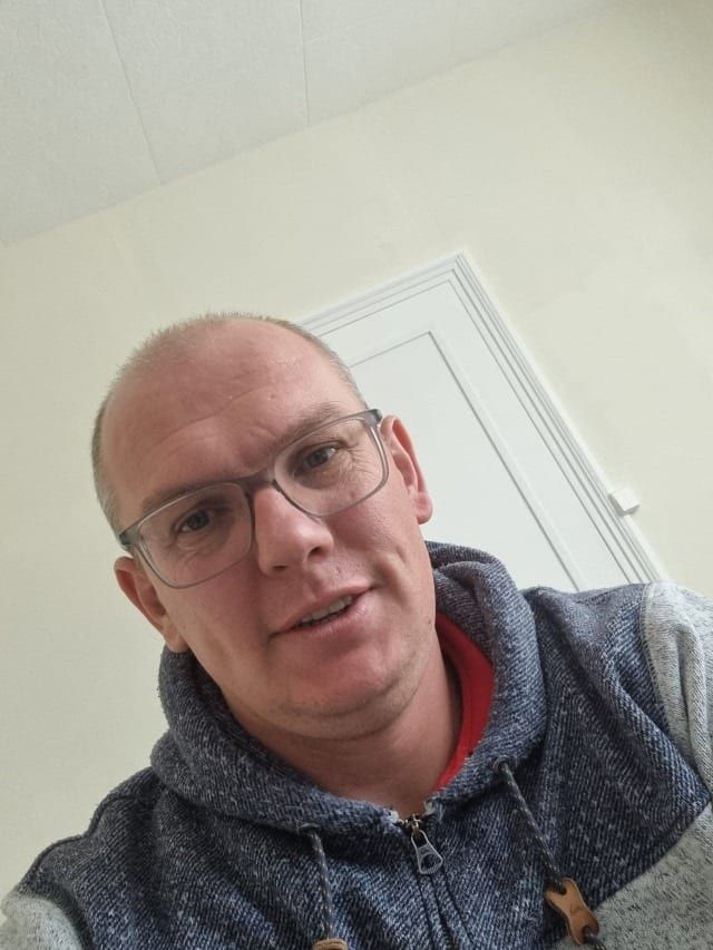 Ciaran - Site gay gratuit à Wikon Profil de Ciaran, 45 ans, Site gay gratuit à Wikon (Lucerne)