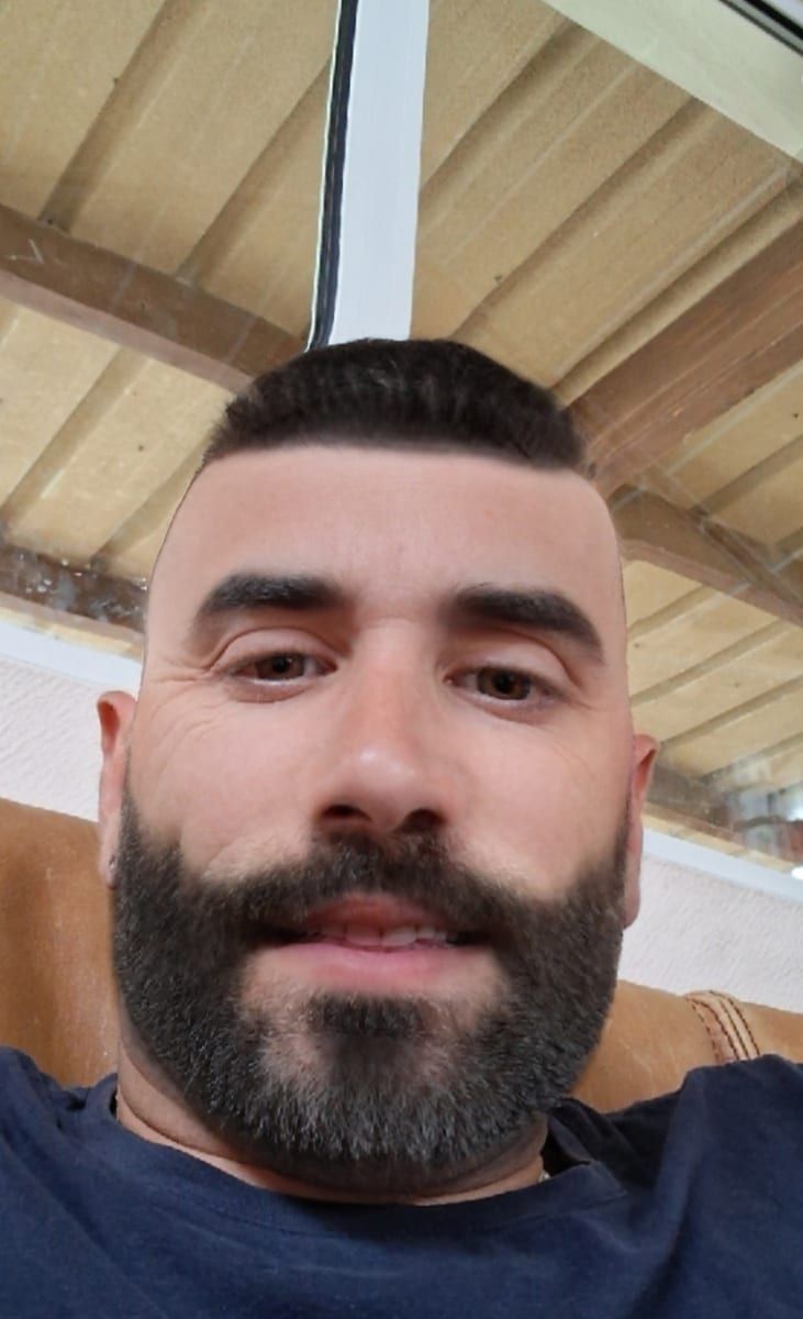 Dino - Site gay gratuit à Uttigen Profil de Dino, 36 ans, Site gay gratuit à Uttigen (Berne)