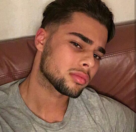 Khelyan - Site gay gratuit à Lungern Profil de Khelyan, 43 ans, Site gay gratuit à Lungern (Obwald)