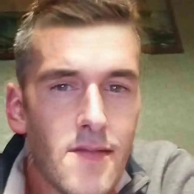 Timothy - Site gay gratuit à Zweidlen Profil de Timothy, 34 ans, Site gay gratuit à Zweidlen (Zurich)