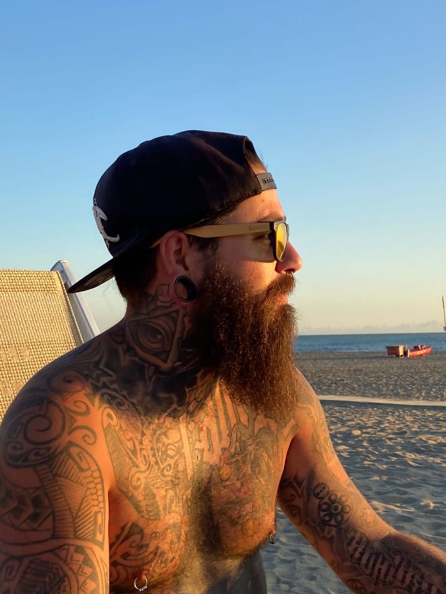 Demetrio - Site gay gratuit à Saules Profil de Demetrio, 44 ans, Site gay gratuit à Saules (Neuchâtel)