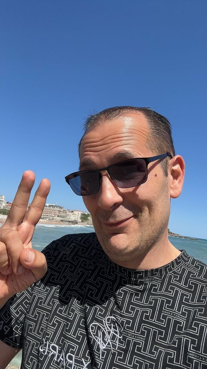 Paolo - Site gay gratuit à Payerne Profil de Paolo, 24 ans, Site gay gratuit à Payerne (Vaud)