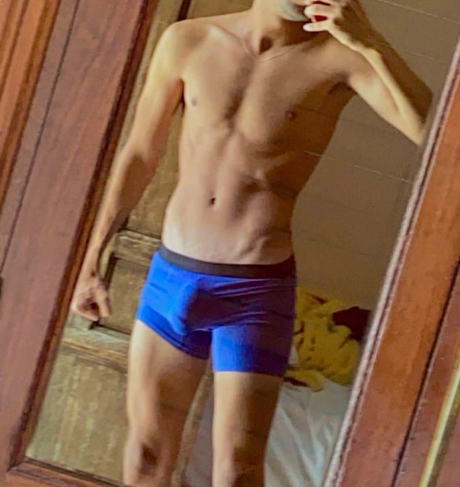 Palmiro - Site gay gratuit à Zofingue Profil de Palmiro, 32 ans, Site gay gratuit à Zofingue (Argovie)