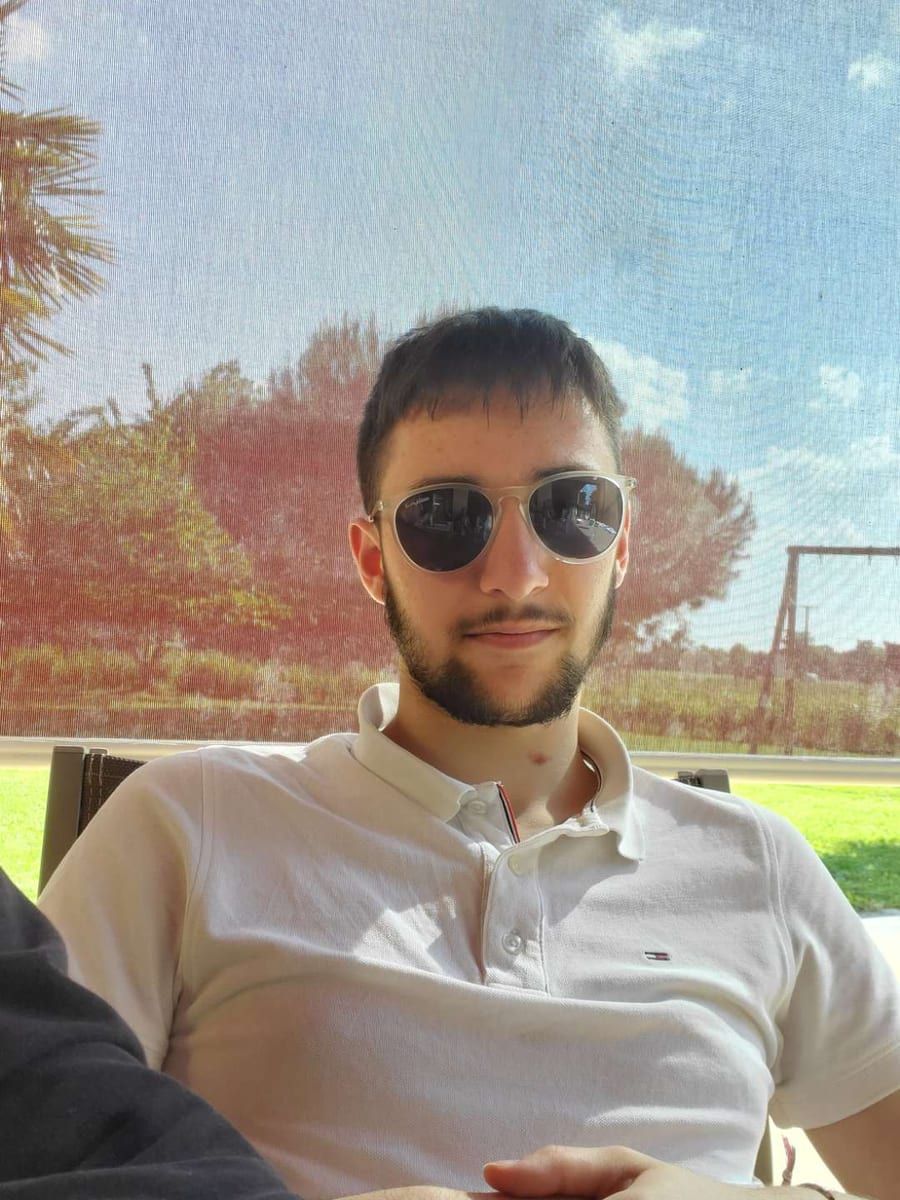 Giuliano - Site gay gratuit à Ruschein Profil de Giuliano, 33 ans, Site gay gratuit à Ruschein (Grisons)