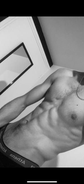 Angueran - Site gay gratuit à Castasegna Profil de Angueran, 28 ans, Site gay gratuit à Castasegna (Grisons)