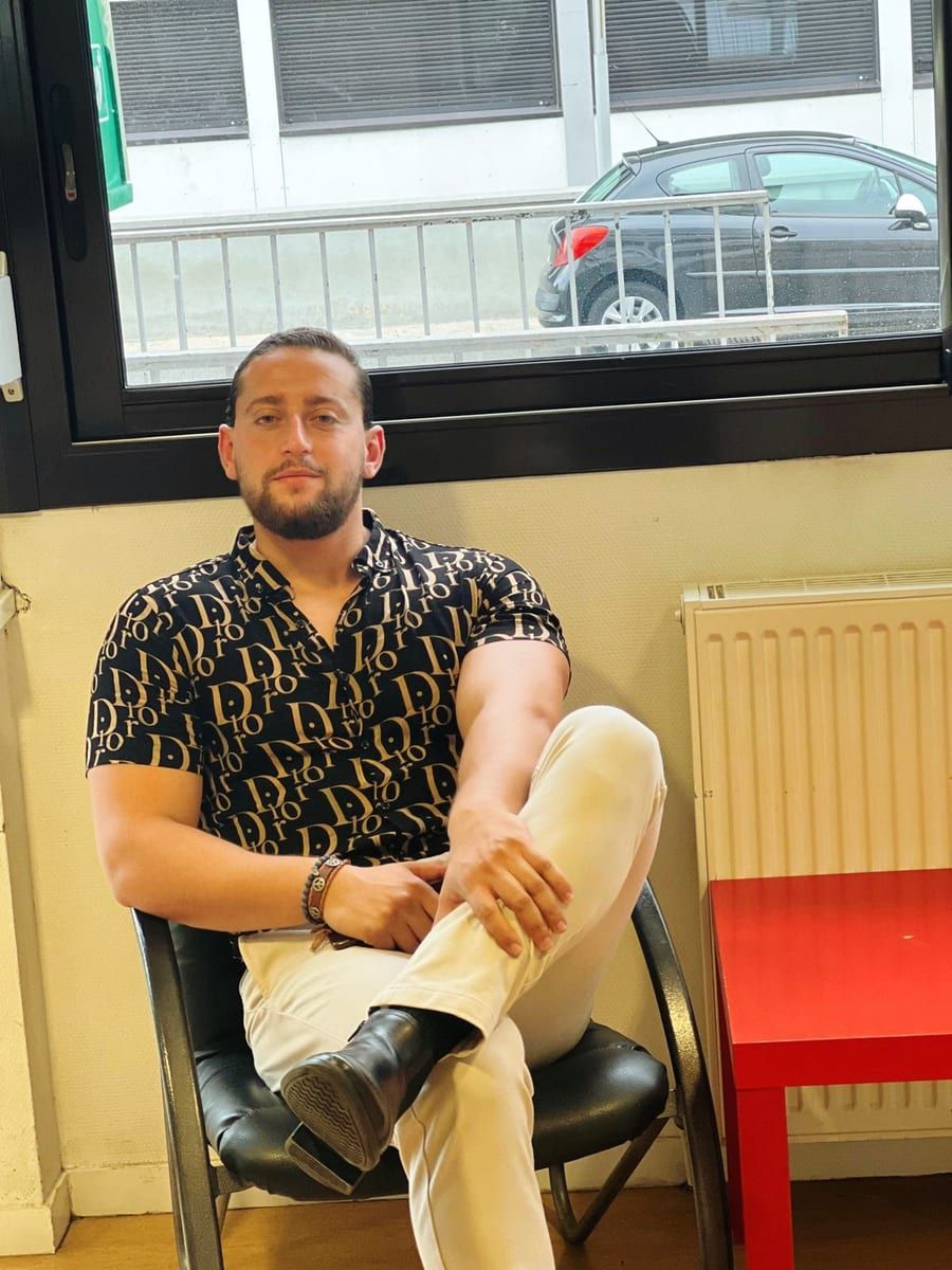 Sheun - Site gay gratuit à Eppenberg Profil de Sheun, 23 ans, Site gay gratuit à Eppenberg (Soleure)