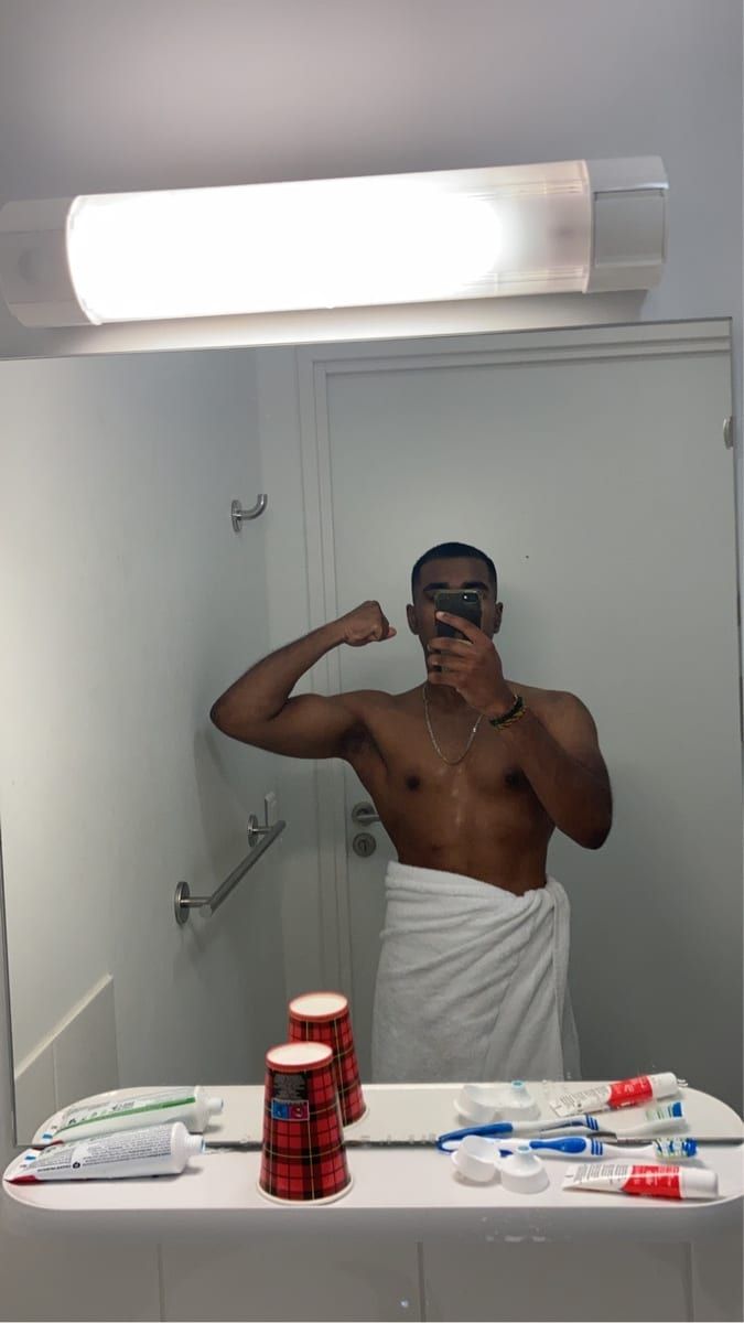 Riyade - Site gay gratuit à Wallenwil Profil de Riyade, 27 ans, Site gay gratuit à Wallenwil (Thurgovie)