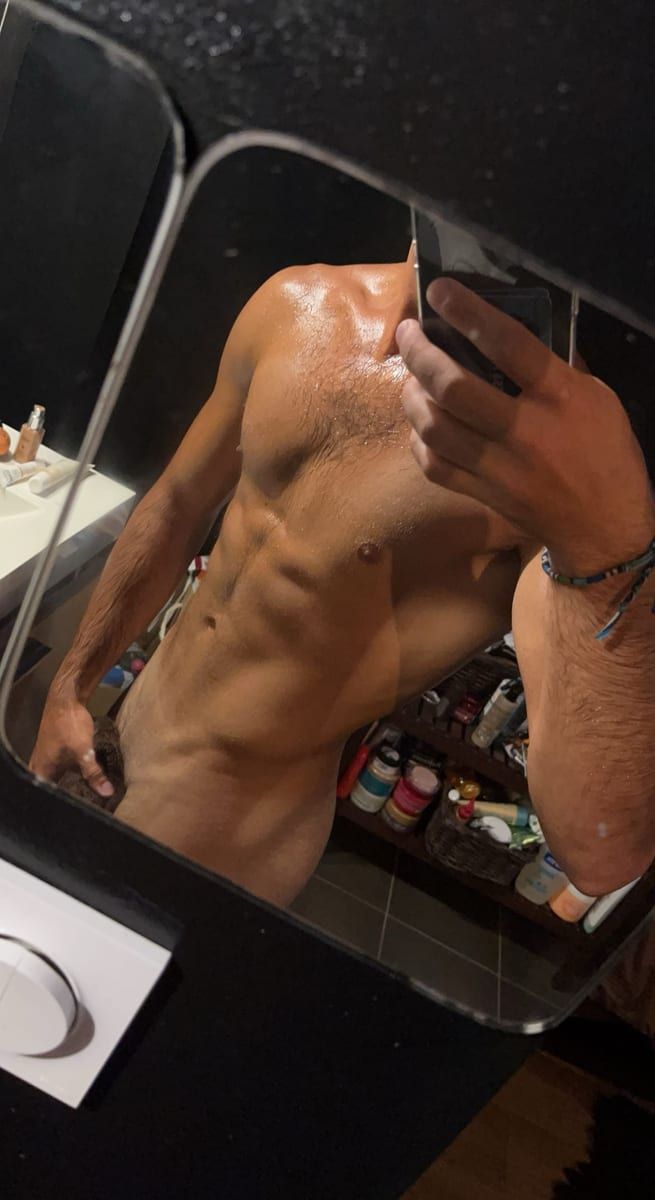 Maly - Site gay gratuit à Passugg Profil de Maly, 42 ans, Site gay gratuit à Passugg (Grisons)