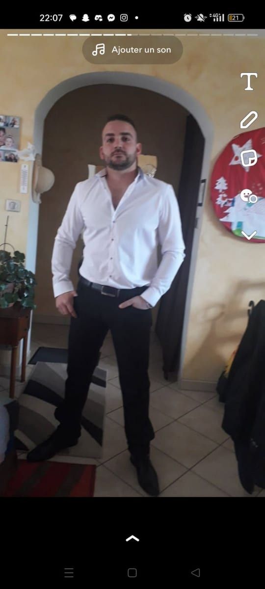 Cezar - Site gay gratuit à Augio Profil de Cezar, 44 ans, Site gay gratuit à Augio (Grisons)