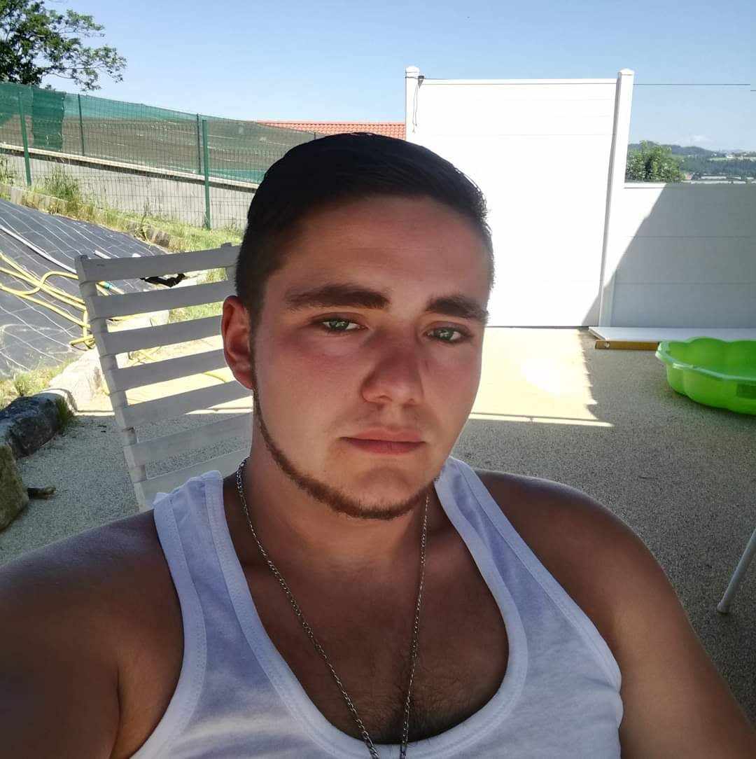 Yenni - Site gay gratuit à Zoug Profil de Yenni, 31 ans, Site gay gratuit à Zoug (Zoug)