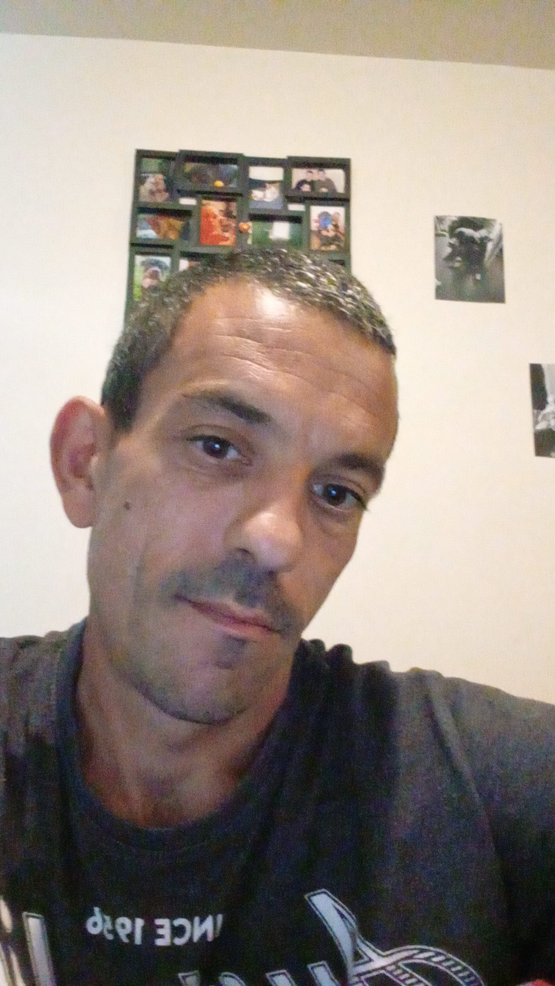 Tresor - Site gay gratuit à Biberist Profil de Tresor, 42 ans, Site gay gratuit à Biberist (Soleure)