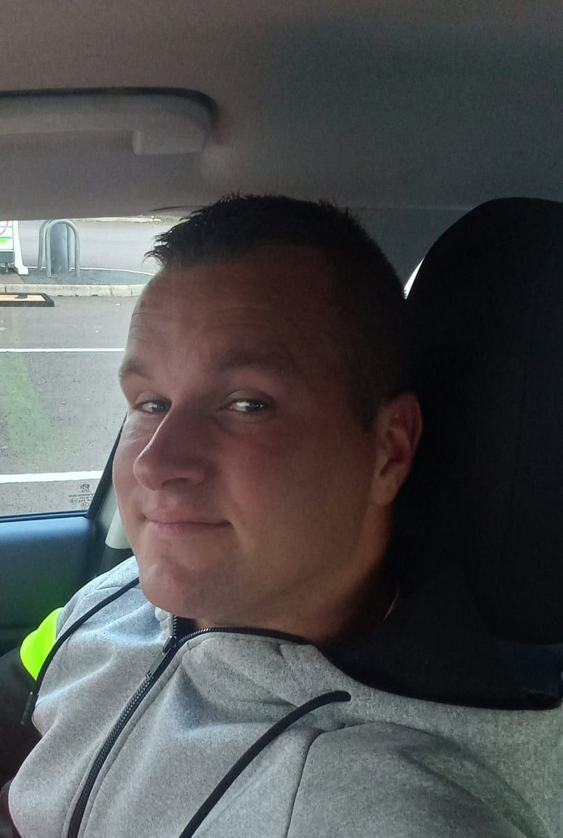 Cian - Site gay gratuit à Schindellegi Profil de Cian, 25 ans, Site gay gratuit à Schindellegi (Schwytz)