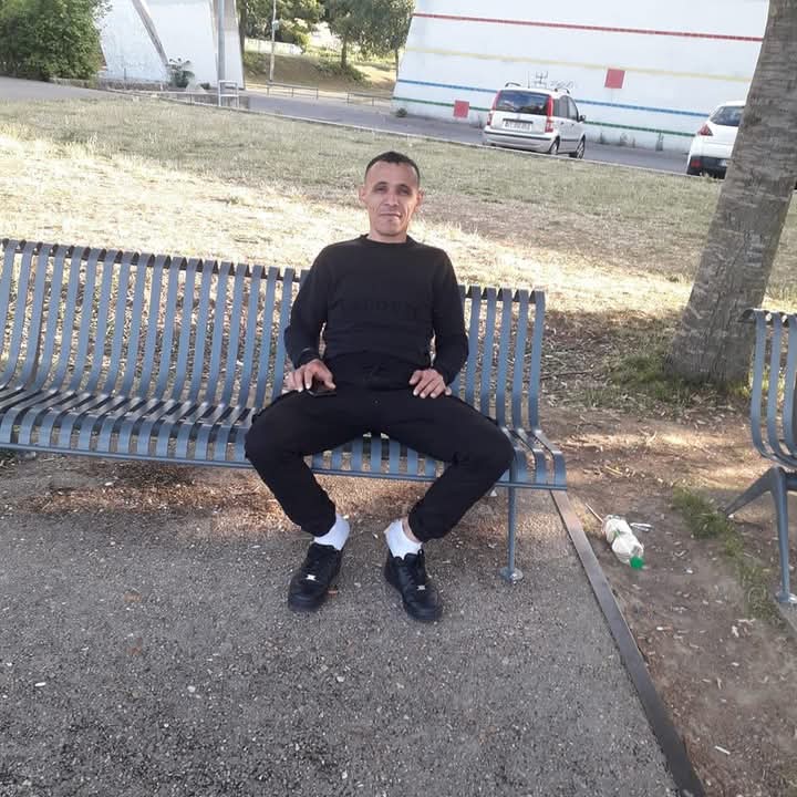 Esaie - Site gay gratuit à Vezia Profil de Esaie, 45 ans, Site gay gratuit à Vezia (Tessin)