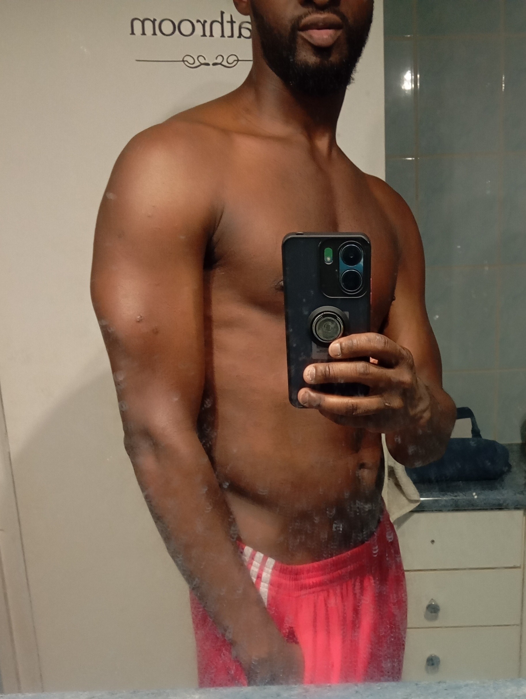 Corane - Site gay gratuit à Trachslau Profil de Corane, 25 ans, Site gay gratuit à Trachslau (Schwytz)