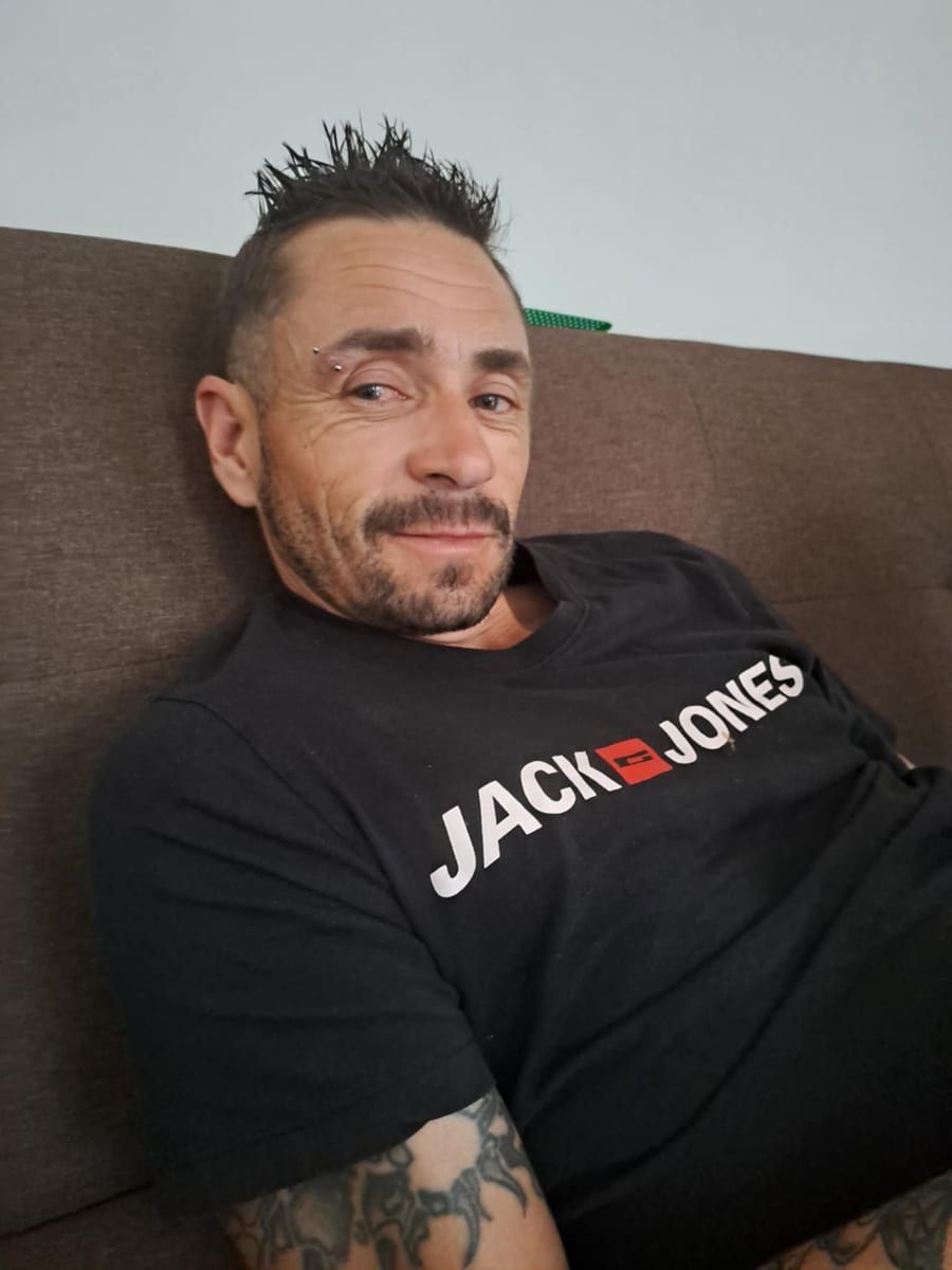 Ezzedine - Site gay gratuit à Marin-Epagnier Profil de Ezzedine, 42 ans, Site gay gratuit à Marin-Epagnier (Neuchâtel)