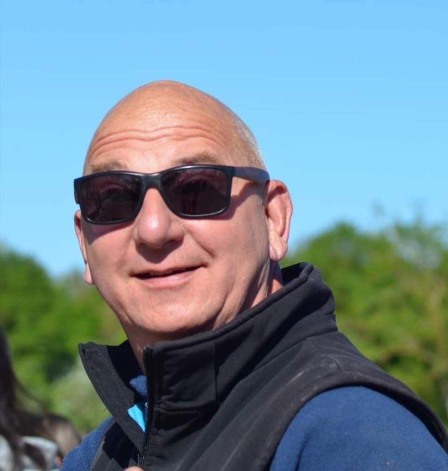 Toumi - Site gay gratuit à Erstfeld Profil de Toumi, 44 ans, Site gay gratuit à Erstfeld (Uri)