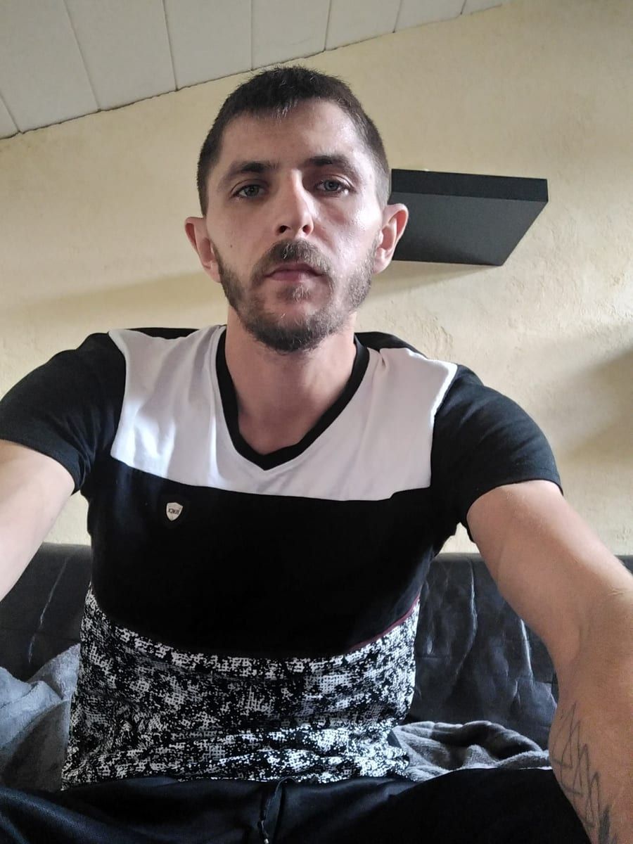 Messon - Site gay gratuit à Saignelégier Profil de Messon, 33 ans, Site gay gratuit à Saignelégier (Jura)