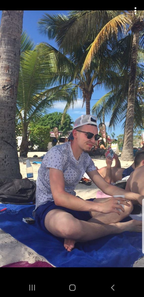 Callum - Site gay gratuit à Waltenschwil Profil de Callum, 42 ans, Site gay gratuit à Waltenschwil (Argovie)