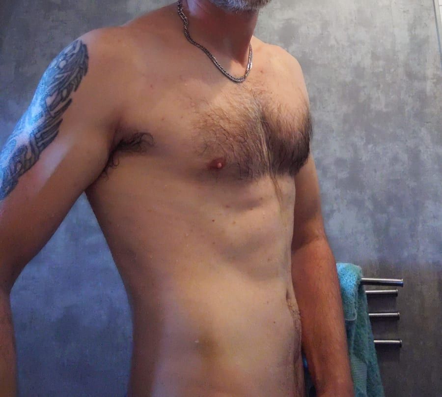 Jeson - Site gay gratuit à Waltalingen Profil de Jeson, 43 ans, Site gay gratuit à Waltalingen (Zurich)