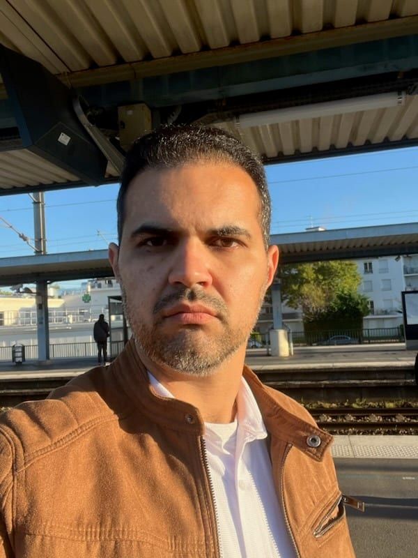 Rojan - Site gay gratuit à Ardez Profil de Rojan, 42 ans, Site gay gratuit à Ardez (Grisons)