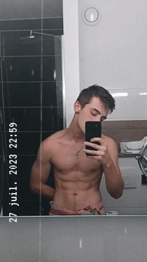 Emille - Site gay gratuit à Lindau Profil de Emille, 32 ans, Site gay gratuit à Lindau (Zurich)