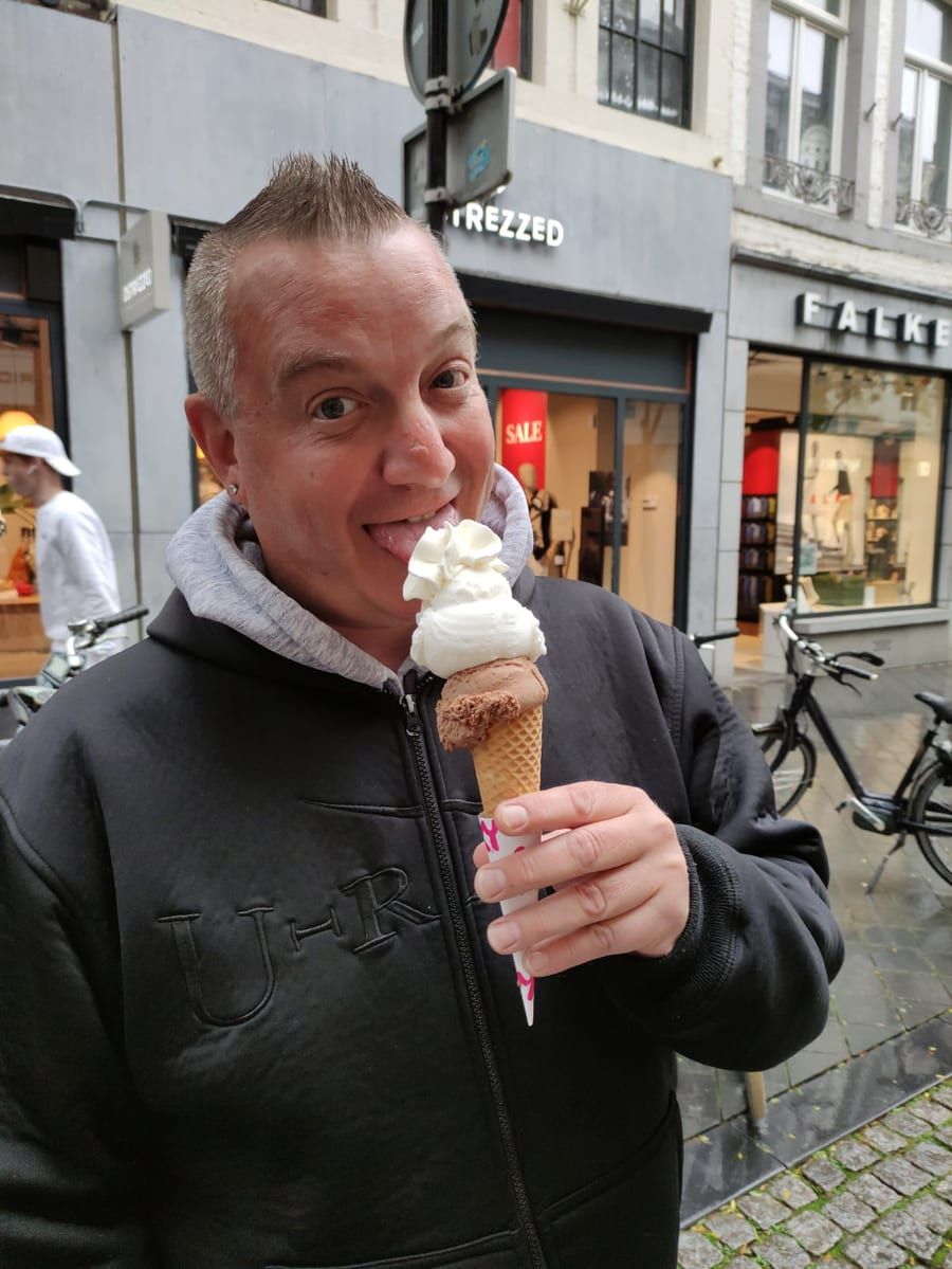 Elion - Site gay gratuit à Uttigen Profil de Elion, 38 ans, Site gay gratuit à Uttigen (Berne)