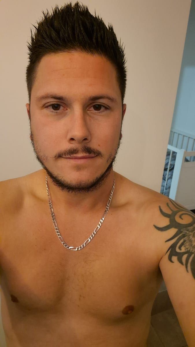 Ithier - Site gay gratuit à Ebikon Profil de Ithier, 23 ans, Site gay gratuit à Ebikon (Lucerne)