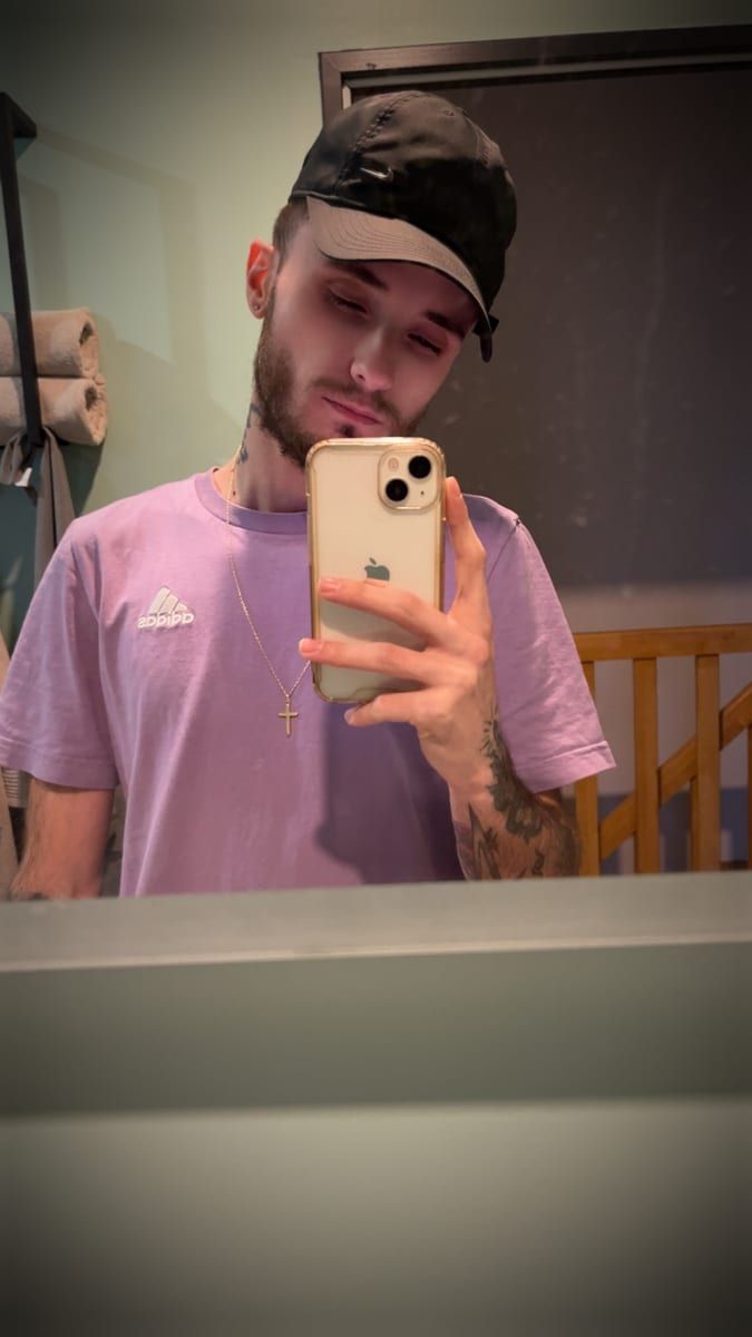 Guilan - Site gay gratuit à Sissach Profil de Guilan, 24 ans, Site gay gratuit à Sissach (Bâle-Campagne)