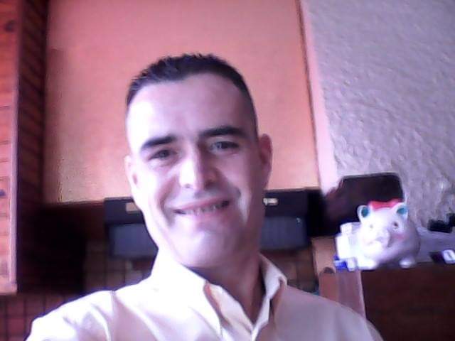 Emil - Site gay gratuit à Waltensburg/Vuorz Profil de Emil, 24 ans, Site gay gratuit à Waltensburg/Vuorz (Grisons)